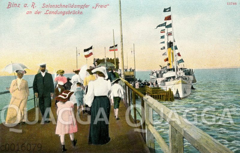 Binz auf Rügen: Salonschnelldampfer 'Freia' an der Landungsbrücke